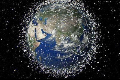 Fylles opp: Nasa beregner at det finnes så mye som 500.000 biter med romsøppel rundt jorda vår. Det kan både føre til ulykker og gjøre det umulig å sende opp nye satellitter i fremtiden. Nå vil den europeiske romfartsorganisasjonen Esa gjøre noe med problemet. Norske Nammo er med på laget.