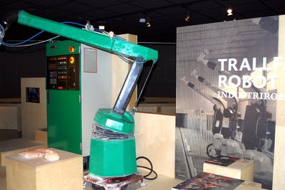  “Robotene tvinger seg frem i vår industri” er en av de illevarslende titlene på en avis fra 70-tallet. Industriroboten Trallfa gjorde så godt den kunne.