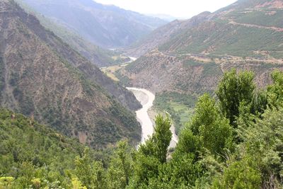 Statkraft har leid inn ekstern ekspertise for å finne årsaken til at tre personer omkom på et vannkraftprosjekt i Albania i forrige uke.