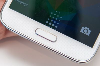 Mobiler som Samsungs Galaxy S5 kan være utsatt for fingeravtrykk-tyveri.