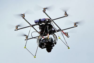 Droner med påmonterte kamera skal få strengere regelverk om EU-kommisjonen får det som de vil.