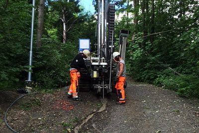 I sommer gjennomførte Statnett prøveboringer for å finne ut om fjellet er godt nok til å bygge kabeltunnel mellom Sogn og Smestad i Oslo. Boringen ble gjort av Norconsults leverandør Fältgeoteknik. 