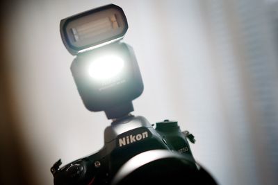 Nikon D750: Den nye blitzen SB-500 har innebygget videolys. Foto: Eirik Helland Urke