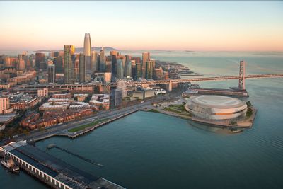 Golden State Warriors’ Stadium ligger i San Franciscos waterfront. 