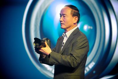 Verdenslansering: Myoungsup Han i Samsung lanserte i dag Samsung NX1 for verdenspressen. Foto: Eirik Helland Urke