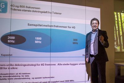 Så mye lenger: 800 MHz har en mye lenger rekkevidde enn frekvensene på 1,8 og 2,6 GHz, forklarer teknologidirektør Frode Støldal i Telenor Norge. I tillegg trenger de også mye bedre inn i bygninger. Det har vært et problem med de høye frekvensene. 