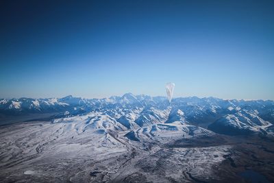 Google tester muligheten for å bruke heliumsballonger med basestasjoner for å gi internett til avsidesliggende områder.