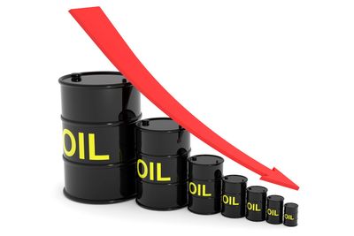 Synkende oljepris kan føre til enda større kutt i investeringene neste år, mener oljeanalytiker.