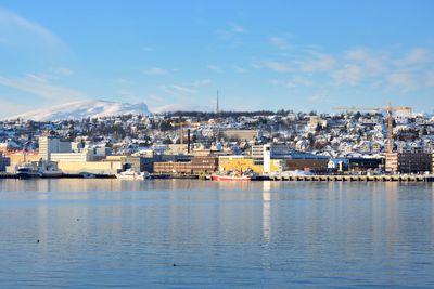 Et nytt forsknings- og kompetansesenter for petroleumsvirksomhet i Arktis blir lagt til Tromsø. 