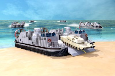 Ny tid: Tiden da soldatene invaderte strendene i Normandie fra båter er forbi. Nå er det stridsvogner på luftputebåter som gjelder, og den utviklingen er Umoe Mandal nå med på. 
