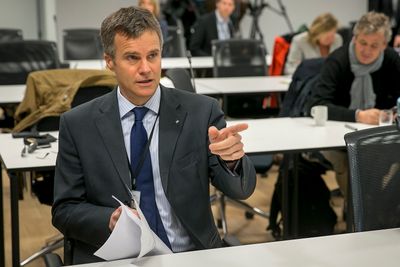  Statoils hovedkontor i Stavanger ble tirsdag ransaket på grunn av mistanke om brudd på EØS-reglene. Her er konsernsjef Helge Lund fotografert da han presenterte Statoils resultat for første kvartal 2013. 