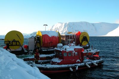 Rosneft fikk blant annet presentert oljevernutstyr fra norske Markleen. Her er oljelensene deres i Honningsvåg i februar. 