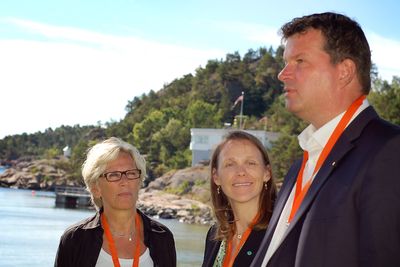 2. nestleder i LO, Hans-Christian Gabrielsen og Tekna-president Lise Lyngsnes Randeberg (midten) mener norsk arbeidsliv er helt unikt innovasjonsmessig. Her sammen med Jorunn Voje fra Elkem.  
