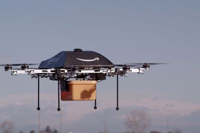 Amazon PrimeAir pakkelevering med droner. Foto: Amazon. 