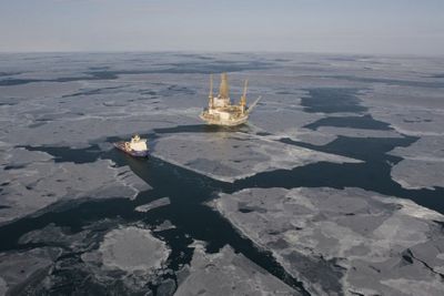 Is: Rosneft er inne i Sakhalin-feltet på østkysten av Russland. Her er det mye is. Det er ikke kjent hva man ville prøvd å gjøre for å stanse et utslipp her. 
