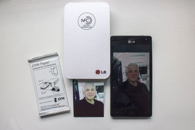 Bilde i en fart: LG Pocket Photo skriver ut et bilde fra mobilen på 15 sekunder. Trådløst og på batteri. Men kvaliteten kunne vært bedre- 