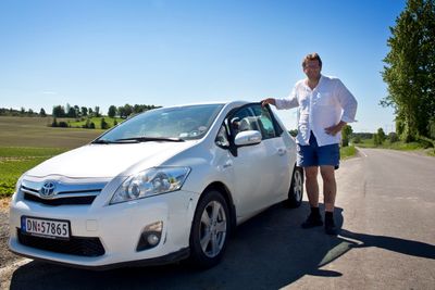 Stefan Docksjö og samboeren beskriver det som om bilens bremser svikter eller at bilen akselererer et øyeblikk, selv om de har foten på bremsepedalen.