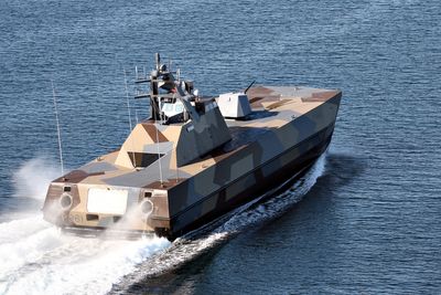 Korvett: KNM Storm som er en av de seks nye, norske korvettene og som regnes som verdens hurtigst­e serieproduserte marinefartøy i fart langs norskekysten. Foto Magne Åhjem, Sjøforsvaret    