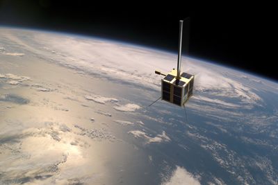 MINI: AISSat-1 er en liten, norsk-utviklet stellitt med helt spesiell funksjon - overvåke skipstrafikk i nordområedene. Norsk romstrategi bære rbud om at det kan bli flere slike spesialiserte satellitter.