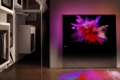 Philips' Designline er nytenkende design-tv-er med en glassplate som sokkel. 