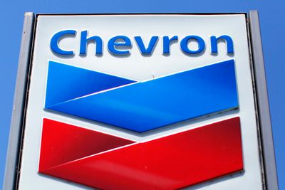  Det amerikanske oljeselskapet Chevron er dømt til å betale nesten 59 milliarder kroner – for miljøskader i Amazonas-området i Ecuador på 70- og 80-tallet. 