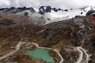 Smeltevann fra en isbre har dannet en innsjø i Huraz i Peru. 