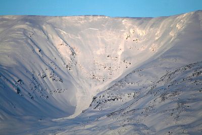 Fjorårets snøskred på Sorbmegaisa i Troms krevde livene til fem utenlandske skiturister.