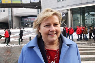  Høyre-leder Erna Solberg vil ha mer velferdsteknologi inn i eldreomsorgen. Hun la fram sine tanker om dette på partiets sentralstyremøte mandag. Bildet er fra Solbergs besøk i Brussel nylig