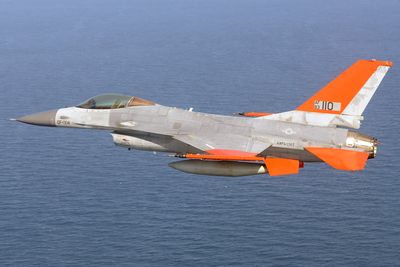 Den første ubemannede flygingen med et QF-16 fullskala luftmål ble gjennomført i Florida 19. september. 