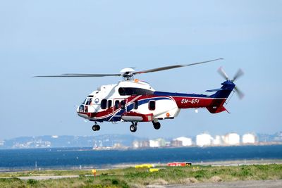 Eurocopter har levert samtlige sivile redningshelikoptre som finnes i Norge. Spørsmålet er om disse vil suppleres med 16 militære redningshelikoptre når Sea King skal avløses.  