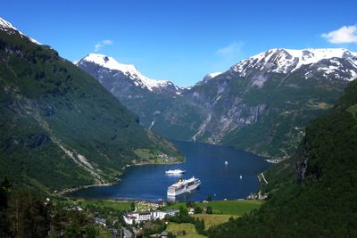 Å fortelle om fine fjorder og marka er ikke nok for å tiltrekke talenter til Norge, mener konsernsjef Maalfrid Brath i Manpower Group.  
