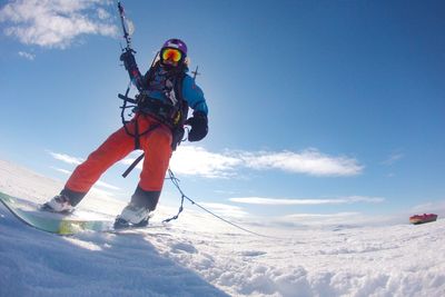 Sivilingeniør Ingrid Danielsson deltar i VM i langdistansekiting i Finnmark denne uken. Her fra trening ved Dyranut på Hardangervidda i påsken.