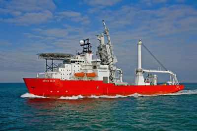 Subsea 7 har fått en kontrakt til en verdi av 3,5 milliarder kroner offshore Brasil. Her representert ved rørleggingsfartøyet Seven Seas. 