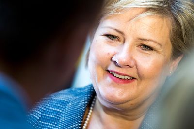 To timer før hun formelt blir landets andre kvinnelige statsminister leste Erna Solberg opp listen med statsråder for pressen i Stortingets vandrehall. 