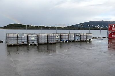HASTESTENGT: Sandnessjøen gjenvinningsanlegg må stenge umiddelbart på grunn av vedfarende forurensningsfare. Foto: Miljødirektoratet