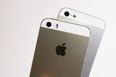 LITT ANNERLEDES: Små, men merkbare forskjeller mellom iPhone 5s og iPhone 5, både når det gjelder utseende og kvaliteter.