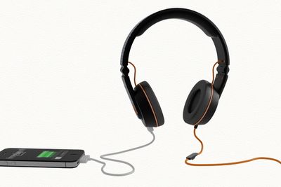 Onbeat Solar Headphones lar deg høre på musikk mens du lader mobilen din. 
