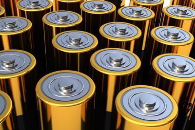 Nikkel og kobolt er både dyre og miljøskadelige tungmetaller som man helst vil fjerne fra batterier.  