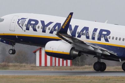 Ryanairs forbruksrangering kan gjøre at uerfarne piloter føler press for å ta med for lite drivstoff, advarer sikkerhetseksperter.