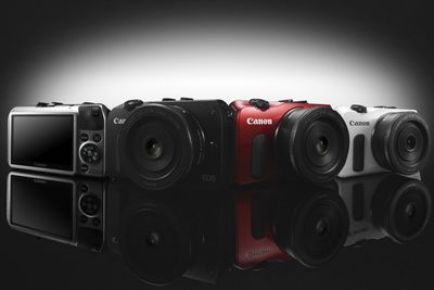 Canon EOS M får 18 megapiksler og full HD-video med kontinuerlig autofokus.