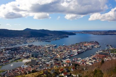 Nær 60 prosent av IKT-næringen i Hordaland opplever mangel på arbeidskraft som en utfordring, viser en rapport fra Bergen Næringsråd.