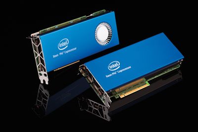 Rask som fy: Intels nye coprosessorkort for superdatamskiner skal få opp farten på slike regnemonstre. Det og mere til må til om selskapet skal klare å levere innmaten i maskiner som Intel tror vil yte en exaflop/s i 2018. Det er 10 i attende potens flyttalloperasjoner i sekundet.  