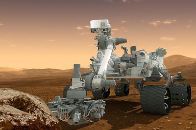 Curiosity har en to meter lang arm med boremaskin for å hente inn materialprøver fra Mars. 