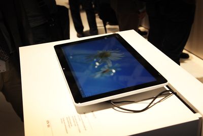 Sony Tap 20 har 20-tommers skjerm, innebygget batteri og kan legges helt flatt. 