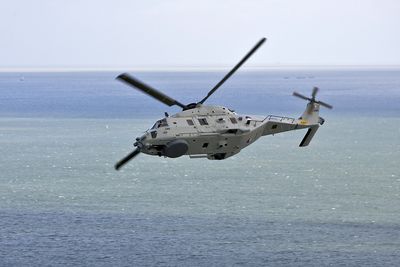 De nederlandske NH90-helikoptrene skal stasjoneres på Marine Vliegkamp de Kooy i Den Helder, fem-seks mil nord for Amsterdam. Første deployering på marinefartøy er planlagt neste år. 