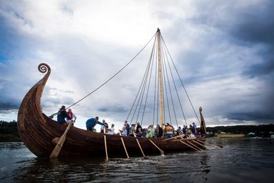 VIKEPLIKT: Ifølge én teori kommer ordet viking av at det var to roere på hver åre som rodde på skift: De viket for hverandre.