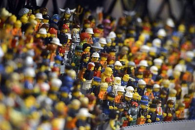 VOKSER: Lego har 10.000 ansatte i 130 land. Mellom 3 og 4000 av dem jobber i Billund i Danmark. Nå kan du bli en av dem.