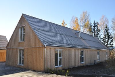 IKKE BILLIG: Det har kostet Per Knut Mølstad 15 millioner kroner i produktutvikling å bygge dette huset på Moelv.