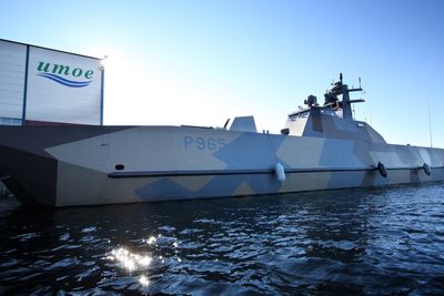  Stridsmaskin: KNM «Gnist» er den siste MTB-en som leveres fra verftet i Mandal. Båten har en toppfart på over 60 knop og kan skyte 120 skudd i minuttet. 
