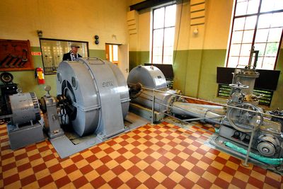  Gammelt kraftverk: Uten bunnfradrag på grunnrenteskatten er det ikke lønnsomt å oppgradere dette kraftverket fra 1931, forteller kraftverkssjef Terje Myklebust i Tussa. 